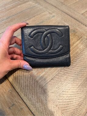 CHANEL Black Quilted Caviar Leather CC Logo Compact Wallet